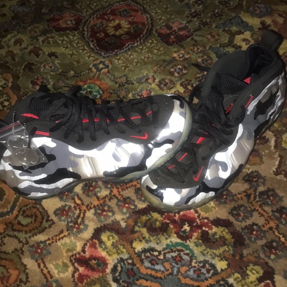 Nike foamposites size 9.5 worn once
